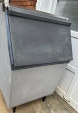 (1) Scotsman HTB 555 Ice  Storage Bin Good Used Condtn HoldsUp To 420 Lbs Cubes