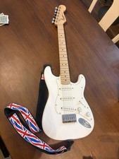 Fender Squier Mini Stratocaster 6-String Electric Guitar White
