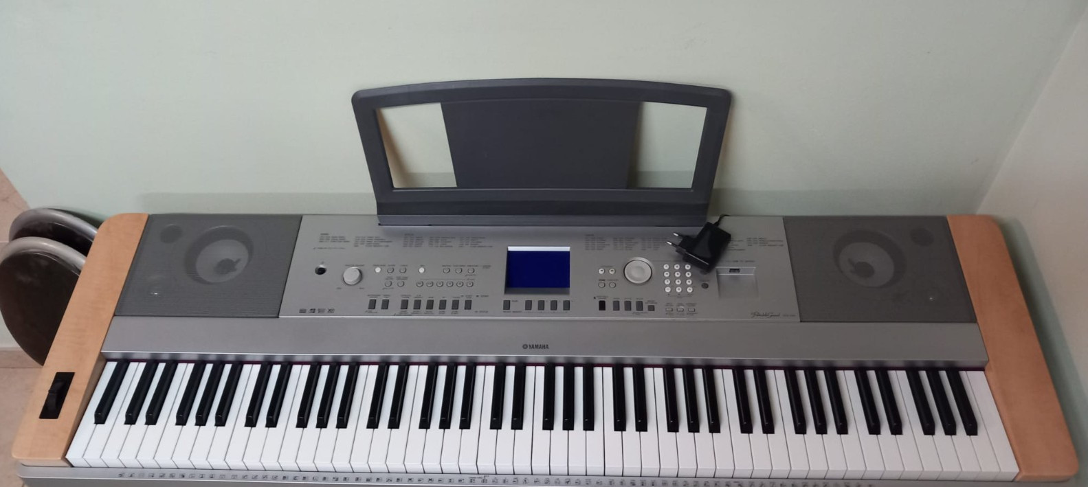 Piano elettrico tastiera  musicale a tasti pesati yamaha DGX 640 usata