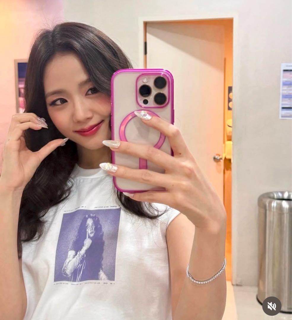 BLACKPINK JISOOジス AMORTAGE CROP TSHIRT BLACKPINK JISOO - AMORTAGE OFFICIAL MD – SEOUL TERRACE