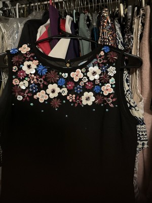 Draper James floral embroidered tulip dress Size 6. New Still has Tags Attached