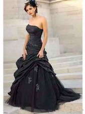Black Gothic Wedding Dresses A-Line Pleats Applique Tulle Strapless Bridal Gowns