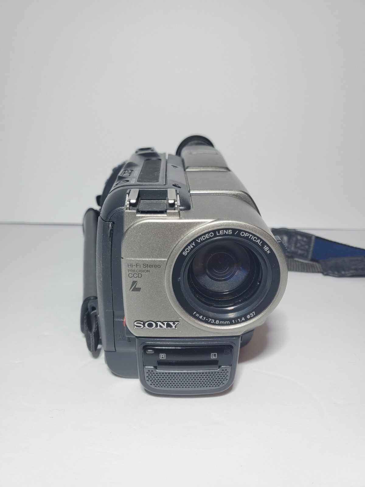 Sony Handycam Video Camera CCDTRV85 8mm Hi8 Camcorder Bundle Case