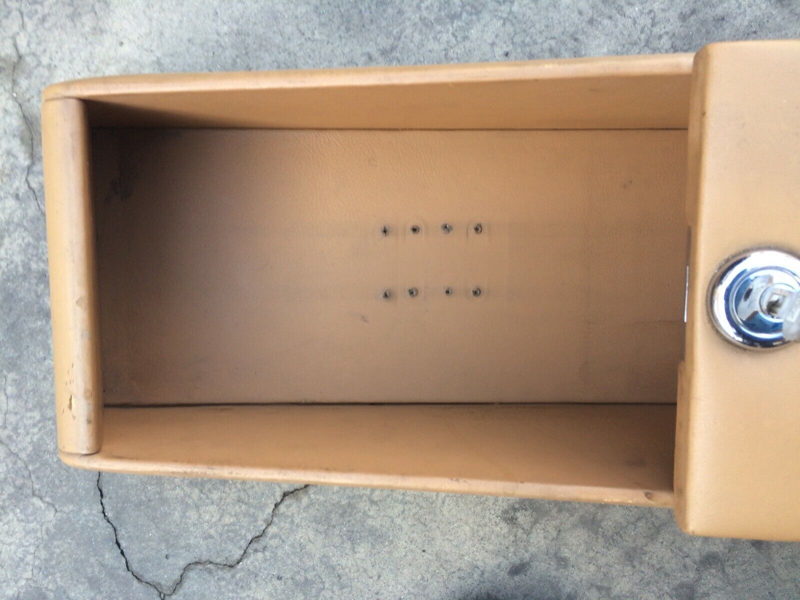 88 BENTLEY  FRONT CENTER CONSOLE at rear ON beige GOOD CONDITION w/ lock UB70404