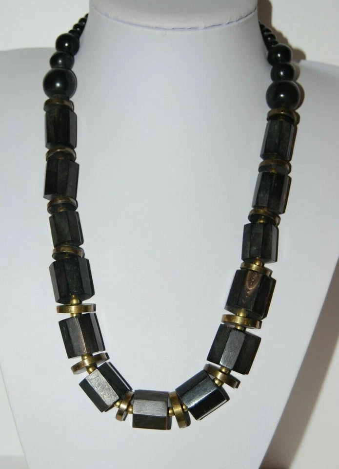 ELEGANT TRIBAL BROWN COLOR HORN AND BRASS ACCENTS STATEMENT GRADUATED NECKLACE - Image 3 of 4