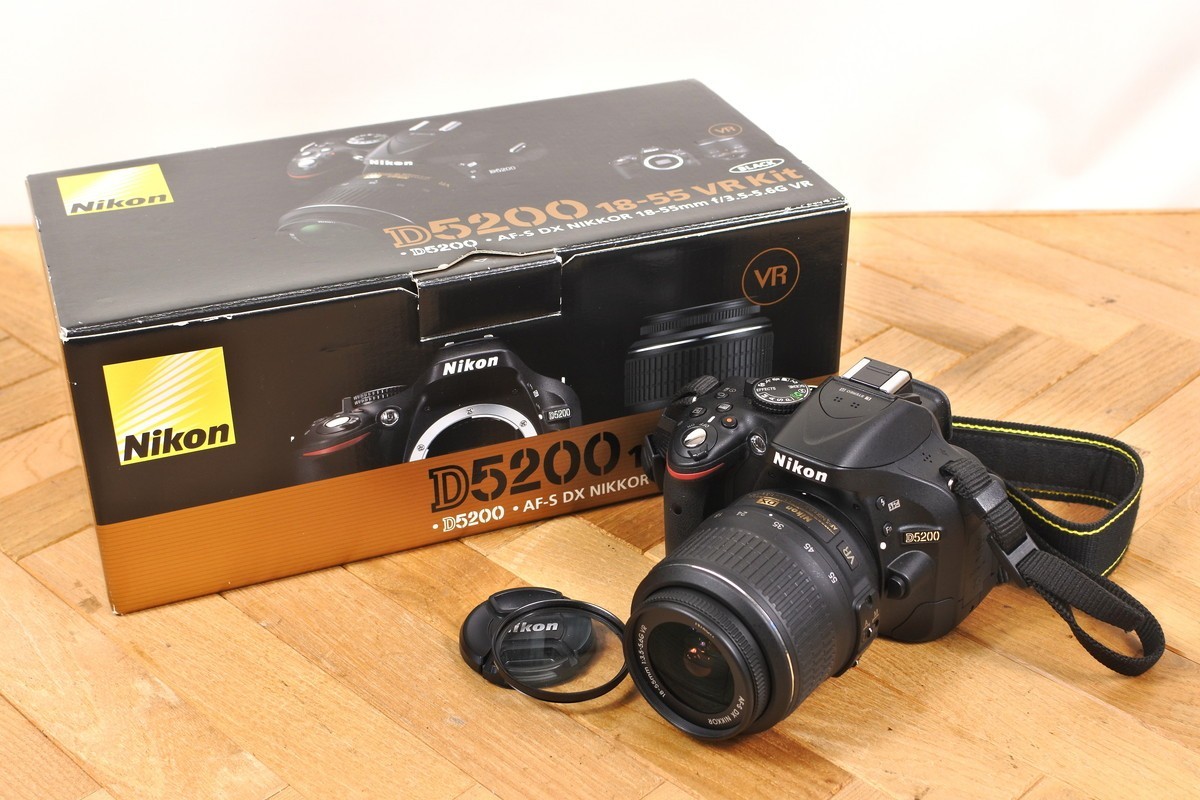 kanoxpee Nikon D5200 18-55 VR Kit Nikon D5200 24.1MP Digital SLR Camera + AF-S Nikkor 18-55mm f/3.5