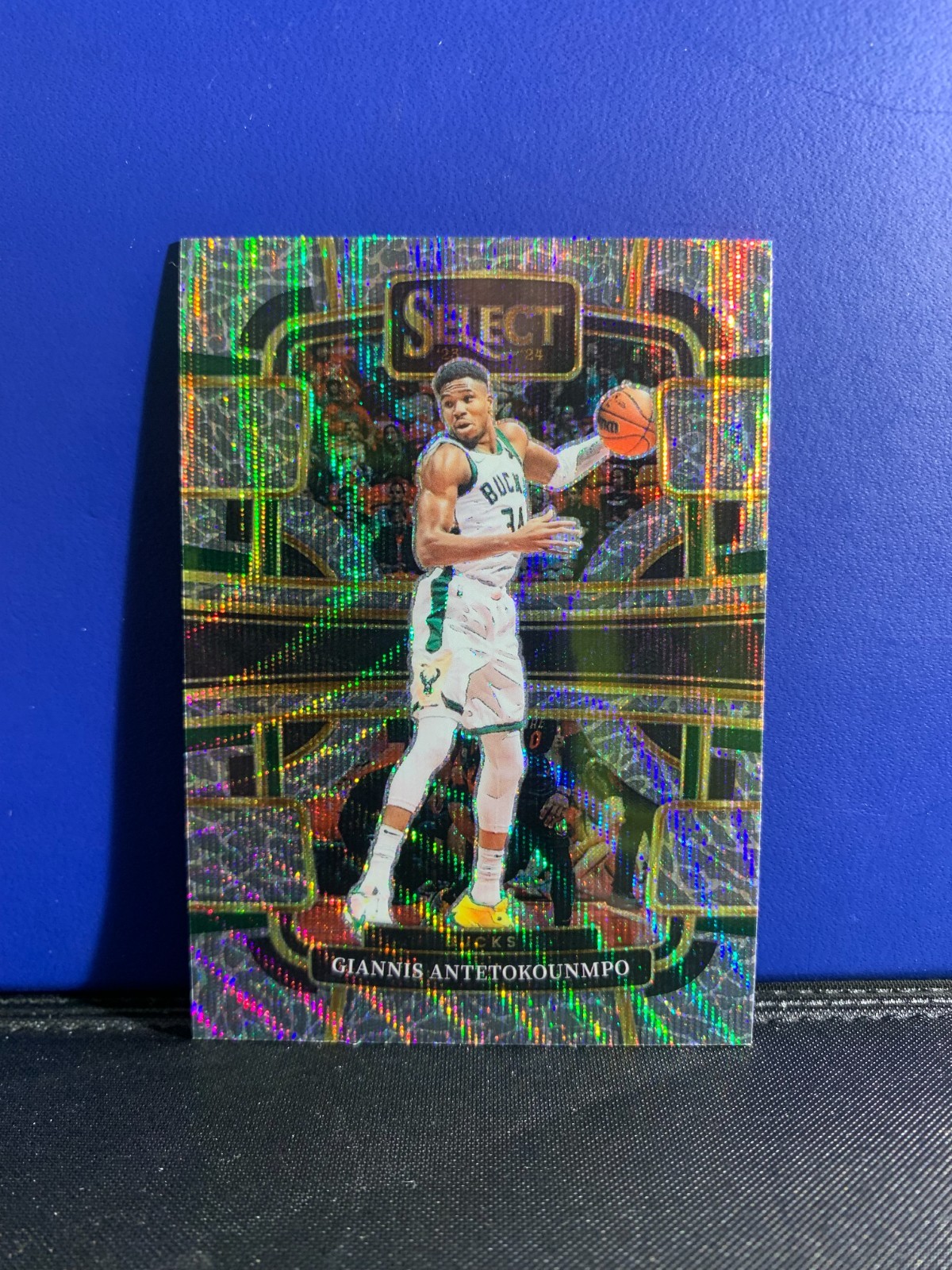 2023 Panini Select Giannis Antetokounmpo Elephant Prizm Concourse Case Hit No 60