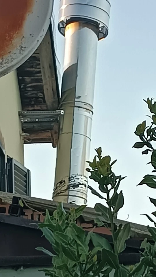 Canna fumaria doppia parete Altez.7 Metri, Diametro 30 Cm, Usata Solo Un Anno - Immagine 2 di 2