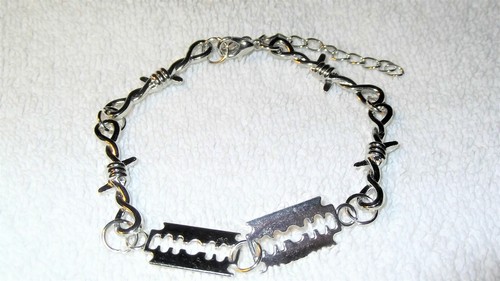 Pulsera con dije de hoja de afeitar de alambre de púas joyería espina punk rock gótico - Imagen 2 de 2