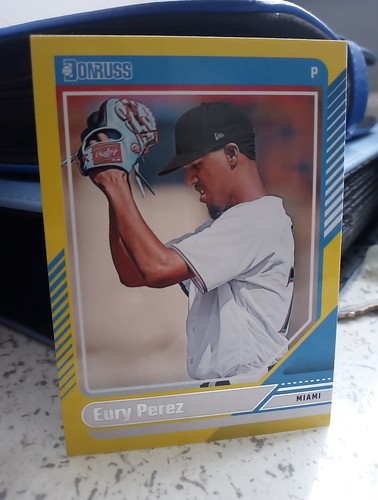 Panini Donruss 2024 - Optic Yellow Prizm #19 Eury Pérez - Imagen 2 de 4