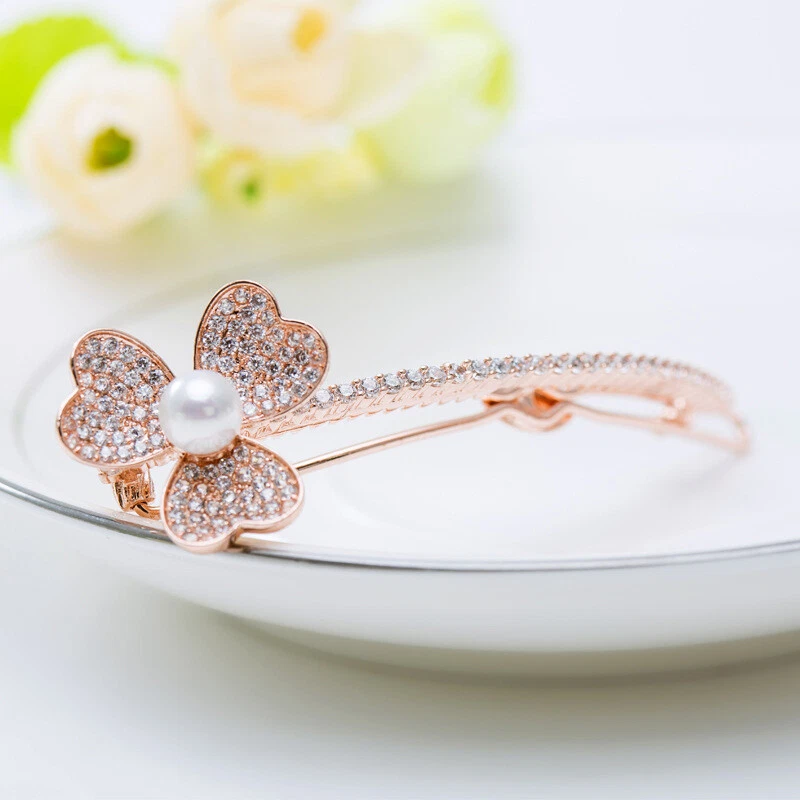 Pinza para el cabello de mujer enchapada en oro con diseño de pétalos de moda micro incrustaciones de circón blanco Foto 2 de 4