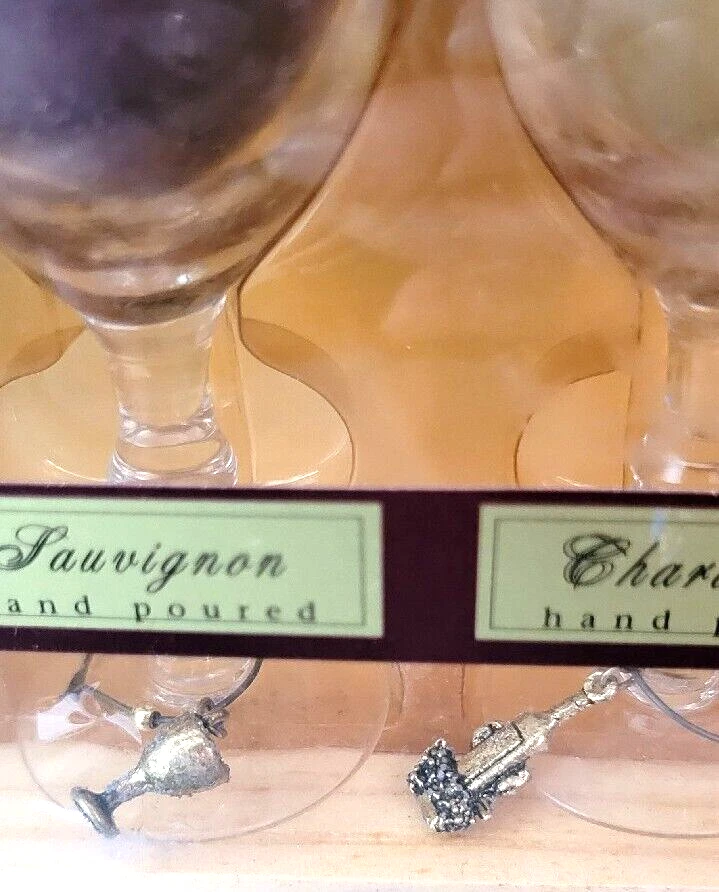 Copas de vino con dijes Chesapeake Bay velas vertidas a mano caja de madera Foto 2 de 4