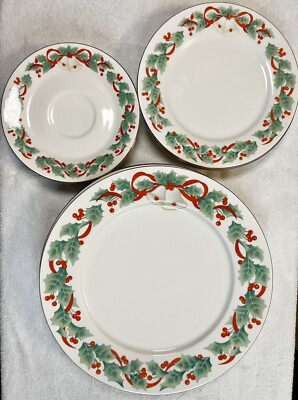 1990 Sango  Noel  Christmas China 12 Piece Set 4- Dinner 4-Salad 4-Saucer Plates