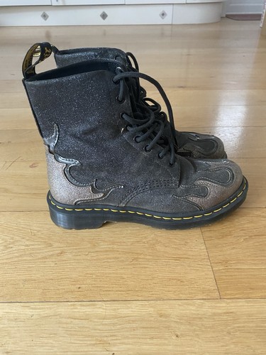 Dr Martens 1460 Pascal Flame Stiefel Größe UK 6 Pewter Gunmetal schwarz Glitzer sehr guter Zustand - Bild 6 von 16