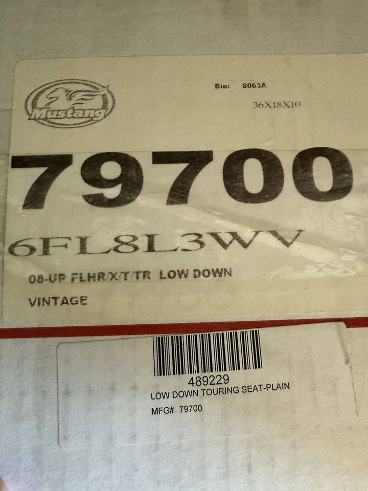 Assento baixo Mustang novo na caixa (79700) para 08-up HARLEY-DAVIDSON FLHR/X/T/TR - Imagem 2 de 2