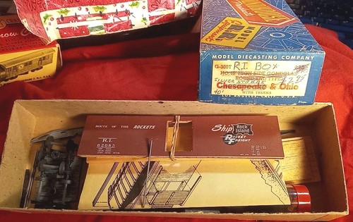 Rock Island Wood Boxcar Roundhouse Kit Die Cast Metal Muelle Flexi Rockets 62083 | Condition: Used