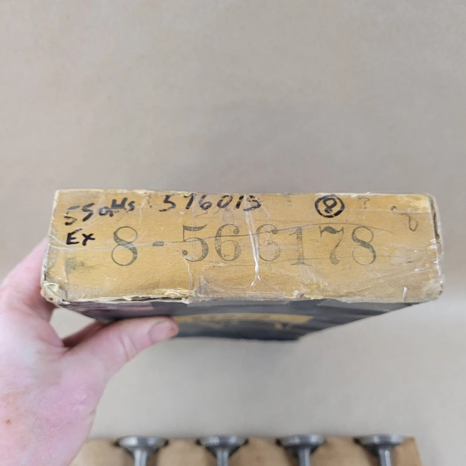 8 nuevas válvulas de escape genuinas GM 1955 Oldsmobile 324 V-8 566178 576015 567261 Foto 2 de 4