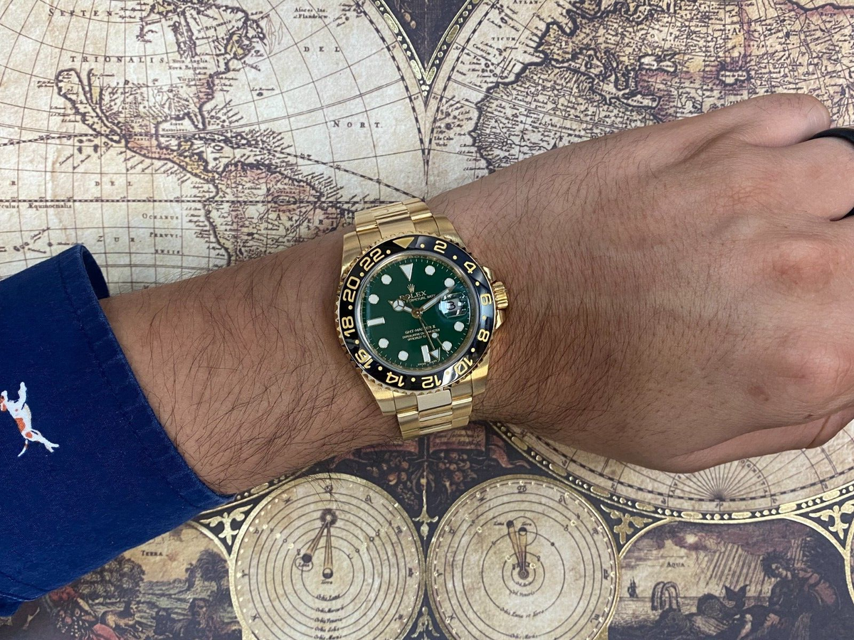 Rolex GMT-MASTER II 18k Yellow Gold Ceramic Green Dial 40mm