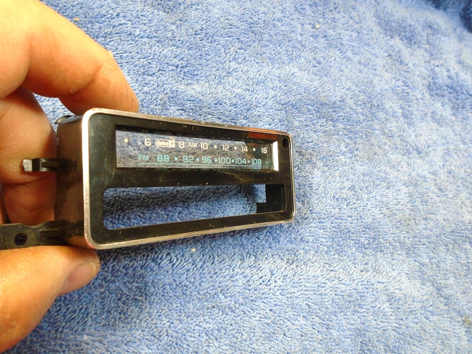 NOS 81 CHEVETTE 82 DELCO AM FM RADIO CARA PONTIAC BUICK OLDSMOBILE CHEVROLET 'X' Foto 2 de 4