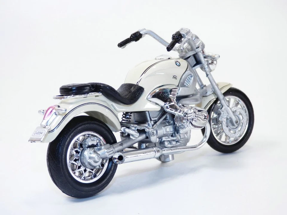 Moto BMW R1200C beige Film James Bond Demain ne meurt jamais 1/18 007 - Photo 2/4