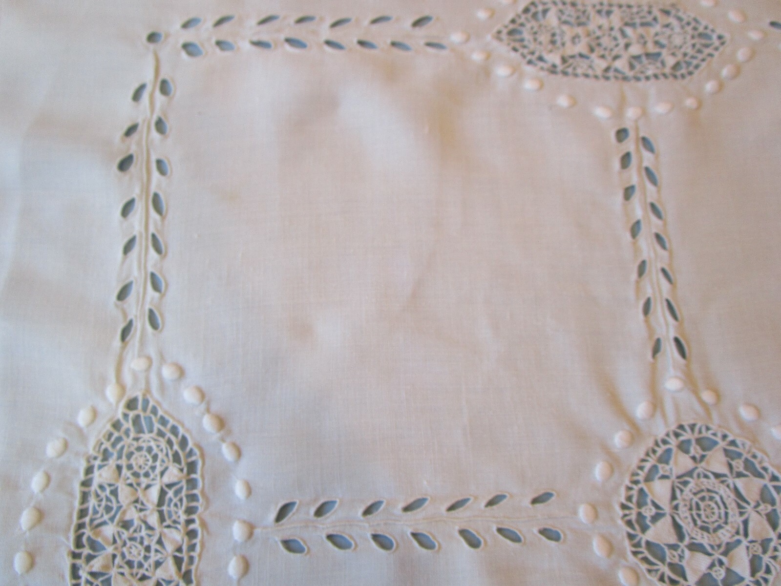 Vintage Hand made Lace Linen Tablecloth Italian Whitework  Bridal 35" sq 90cm