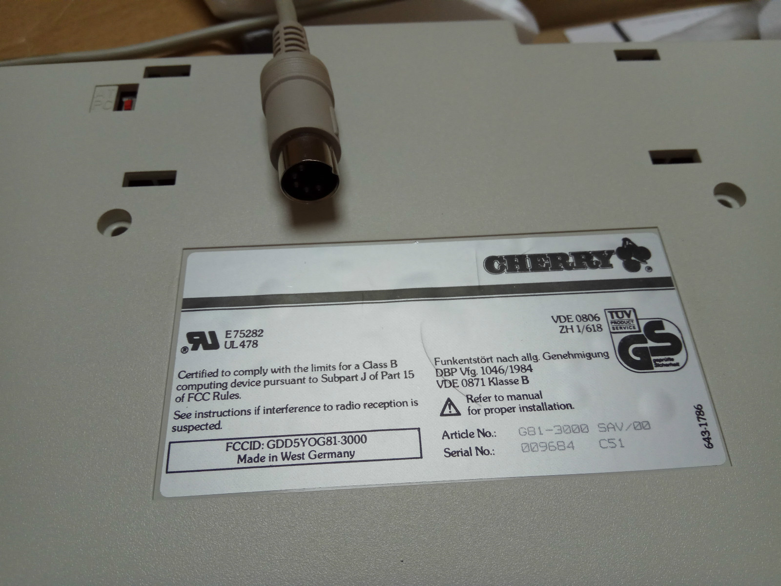 NIB CHERRY KEYBOARD G81-3000 SAV RUS Cyrillic ENG - Picture 3 of 7