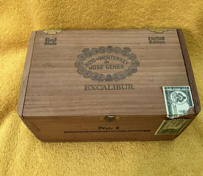 Cigar Box Wood Hoyo De Monterrey Jose Gener Excalibur No. 1 English Claro