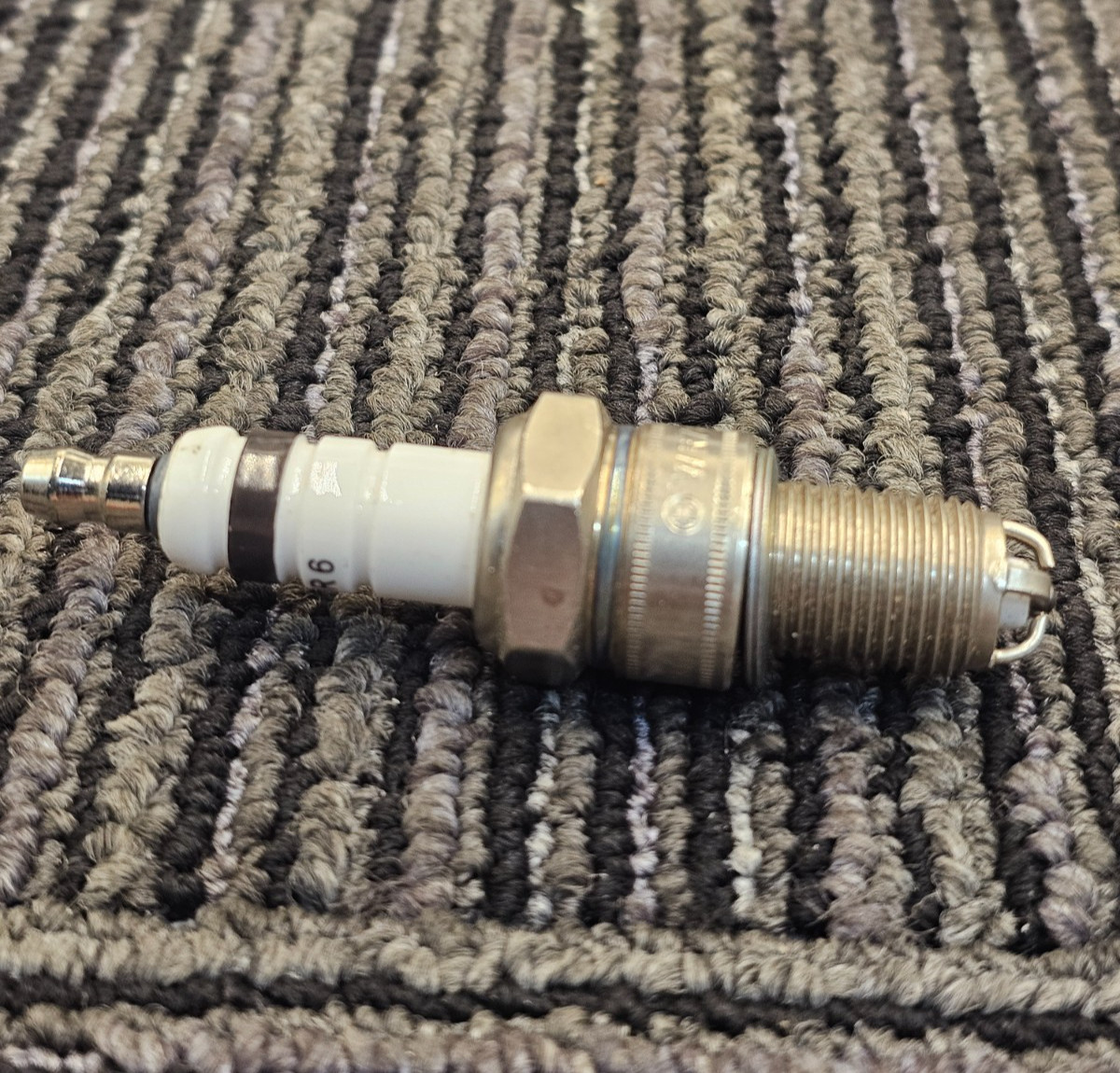 BOSCH WR78X Super 4 Spark Plug 19mm Long For Lawn & Garden Equipment