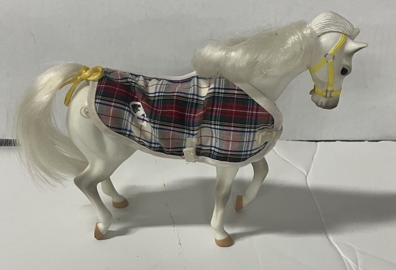 Empire Grand Champions Horse Feed N Nuzzle Stallion Gray Thoroughbred