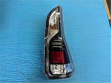 Feu arrière Nissan SERENA