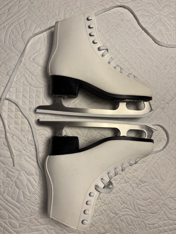 American Athletic Size 9  Ice Skates for Women - Recreational Figure Skates