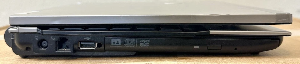 Computadora portátil HP EliteBook 2540p 2,13 GHz Core i7 640LM 2 GB 250 GB DVD+/-RW Foto 2 de 4