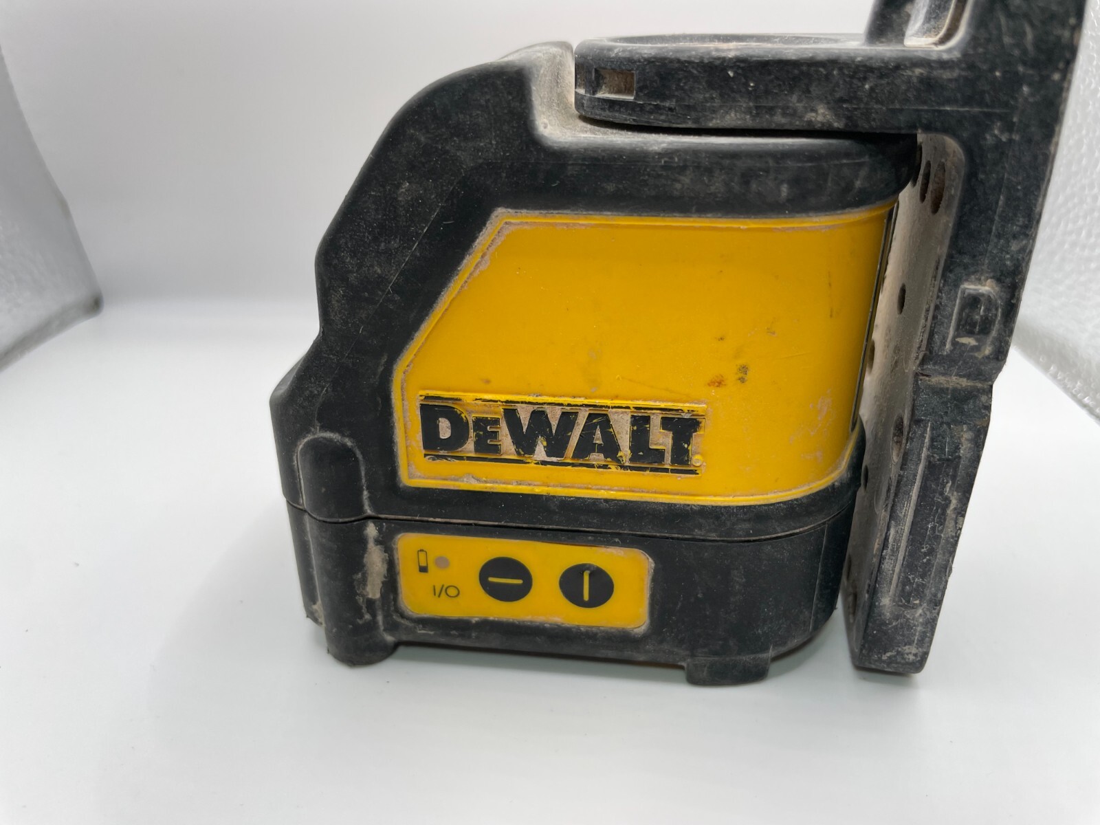 DeWalt DW088 Red Beam Self Levelling Cross Line Laser Level