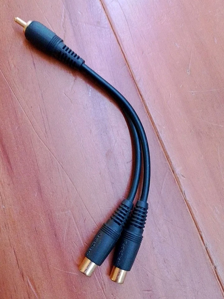 RadioShack  Cable Stereo Y Adapter. Male To (2) Female 6 inch B1 - Image 2 of 3