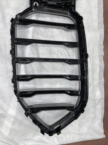 2021 BMW X6 M50 Grill gloss black with camera hole. original equipment - Picture 3 of 11