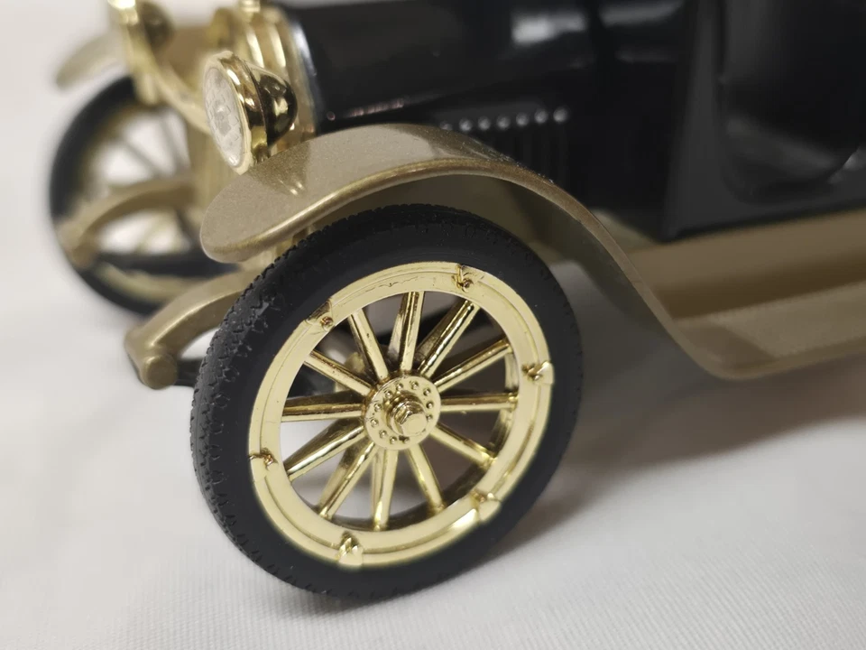 Speccast Spectacular News #3 1916 Studebaker Tanker Truck Bank 1/25 Scale - Image 3 of 4