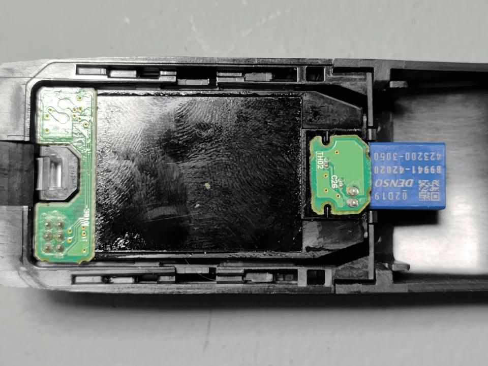 UNIDAD MÓDULO SENSOR LLUVIA PARABRISAS DELANTERO CON CUBIERTA 2021-2024 TOYOTA VENZA OEM Foto 4 de 4