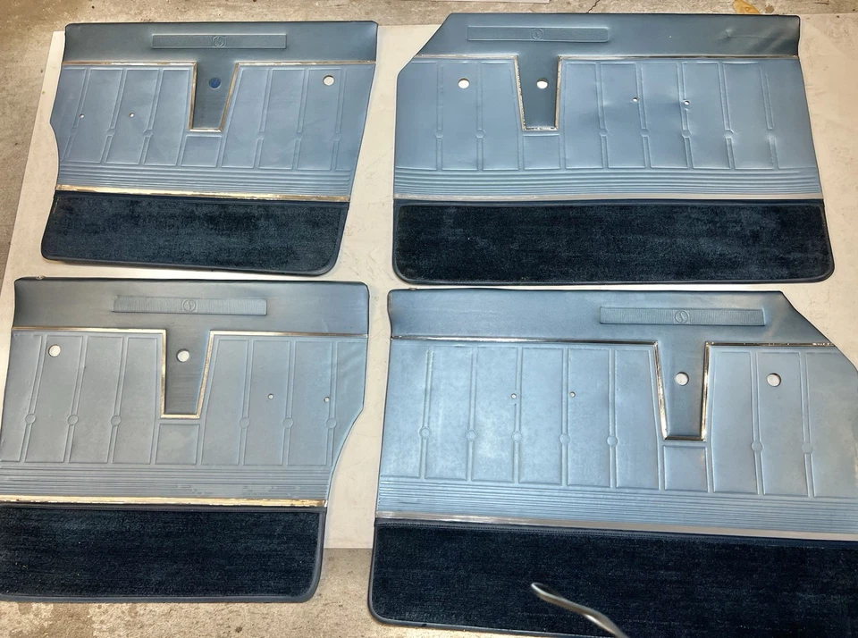 Studebaker Cruiser 1965 sedán panel de puerta moldura pasajero conductor izquierdo derecho fabricante original Foto 2 de 4