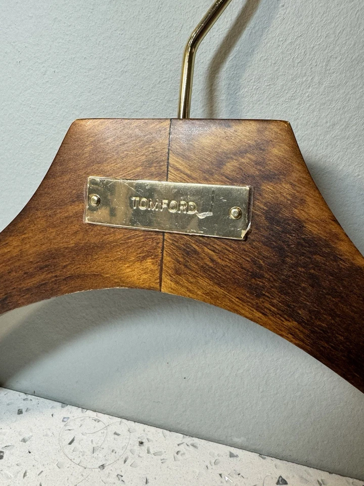 Hangar de madera Tom Ford Foto 2 de 4