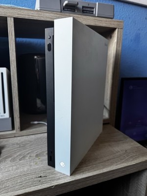 Microsoft Xbox One X Weiß 1TB inkl. weißem Controller