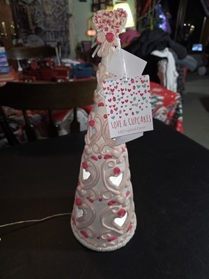 ''Love & Cupcakes'' Valentine's Day LED lighted gingerbread tree NWT