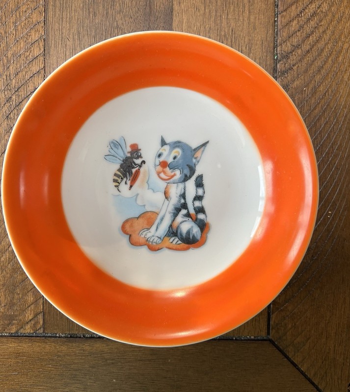 Vintage Beyer and Bock 1920 Art Deco Cat And Bee Saucer Plate