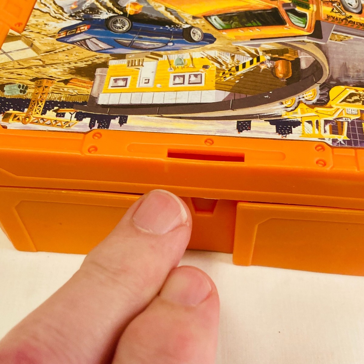 Mattel Matchbox Garage 15 Fold n Go Carry Construction Playset