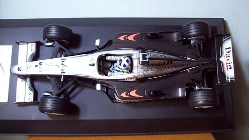 1/18 MINICHAMPS McLAREN MERCEDES MP4/15 2000 DAVID COULTHARD SIGNED - Picture 3 of 6