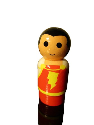 DC SHAZAM Wooden Figure - Afbeelding 1 van 1