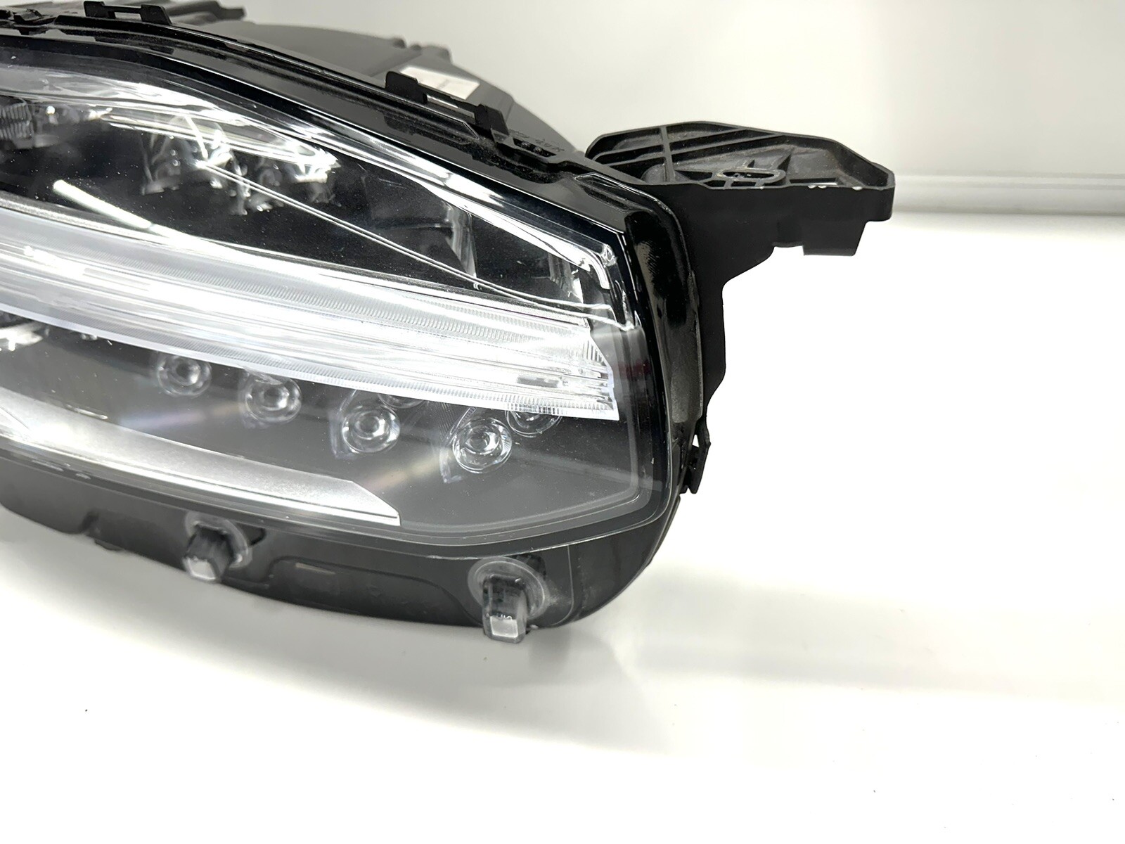 2015-18 Volvo Xc90 Right Passenger Full LED Adaptive Headlight 