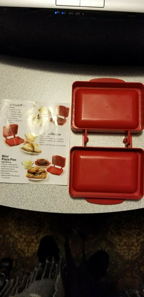 Mini molde para pastel de bolsillo Norpro rojo para hornear masa de pizza pastelería pasteles de 4,5" x 3" Foto 2 de 2