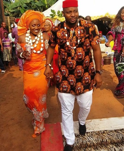 Knallroter Isiagu Stoff. Nigerianischer Igbo Hochzeit Isiagu Tiger 🐅 Kopf am Jahr - Bild 7 von 7