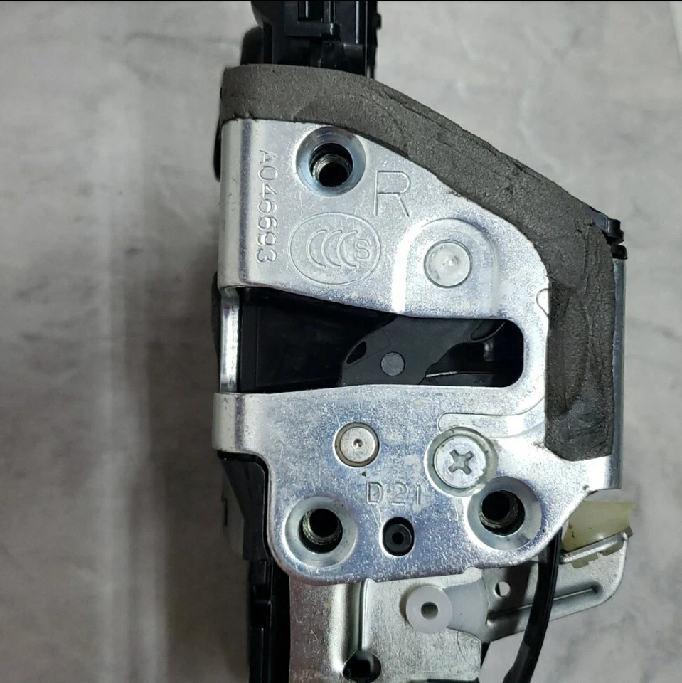 LIFETIME WARRANTY 2003 to 08 Genuine Pontiac Vibe door lock actuator RIGHT FRONT - Image 4 of 4