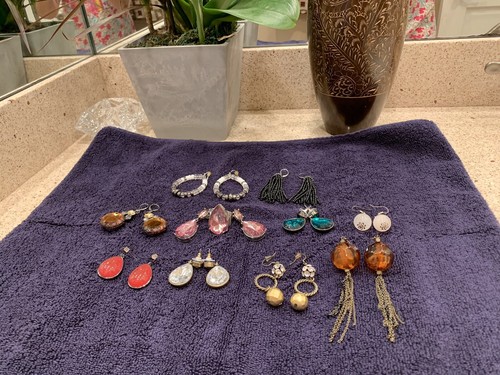 Lot Of Ten(10) Pierced Earrings Different Colors And Styles - Picture 4 of 5